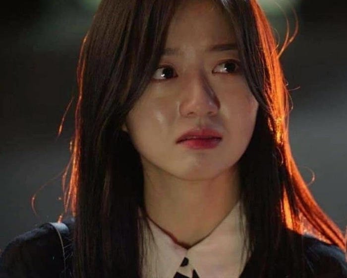 hình nữ khóc giọt lệ rơi
