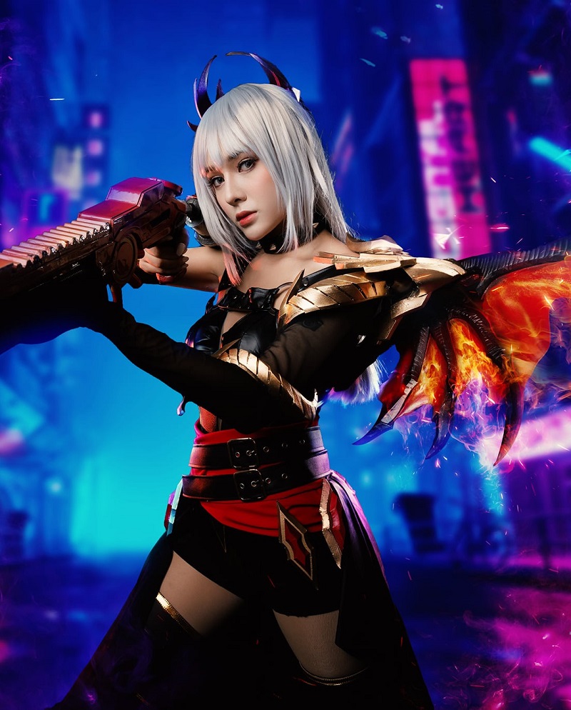 Cosplayer nữ cầm súng cực ngầu