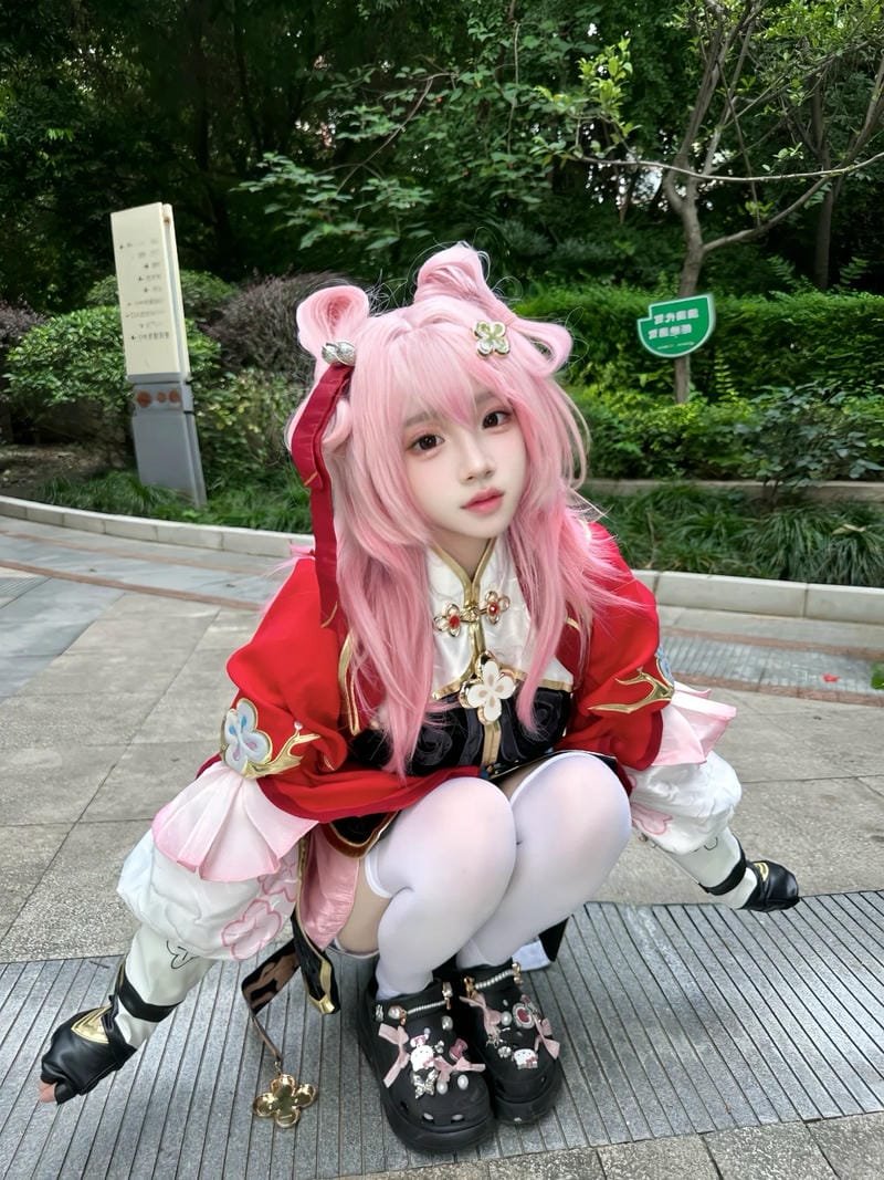 trang phục nhiều màu sắc trong cosplay girls