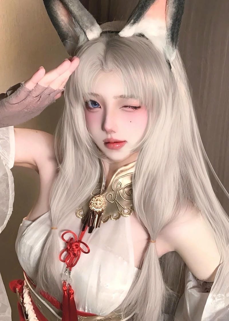 cosplay girls tạo cảm giác gần gũi người xem