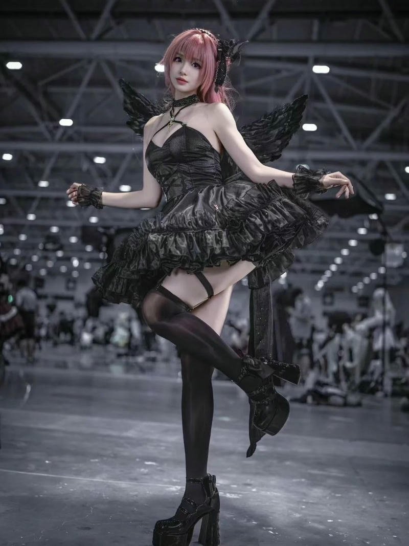 cosplay girls phù hợp chia sẻ mạng xã hội