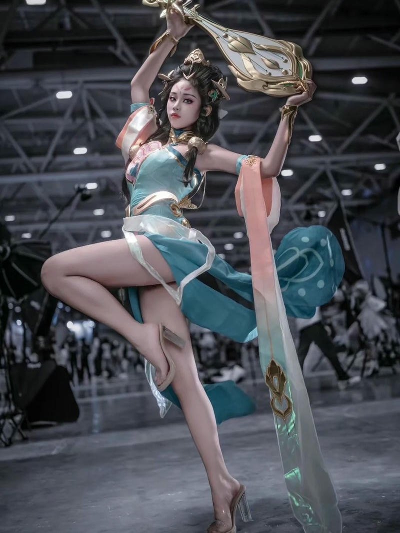 cosplay girls nổi bật với thần thái tự tin