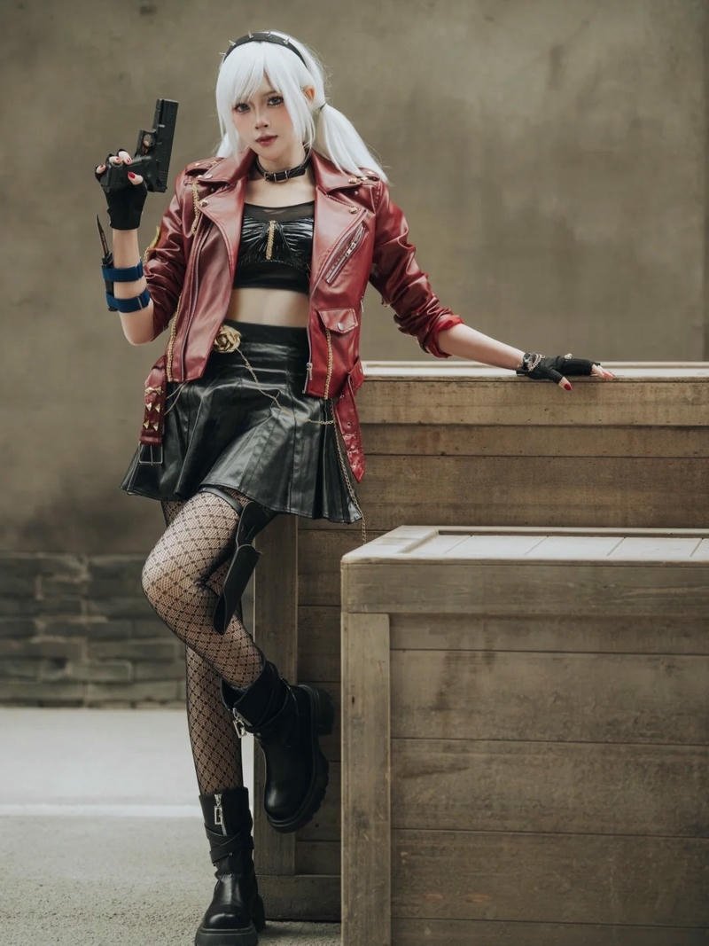 biểu cảm tự nhiên làm nổi cosplay girls