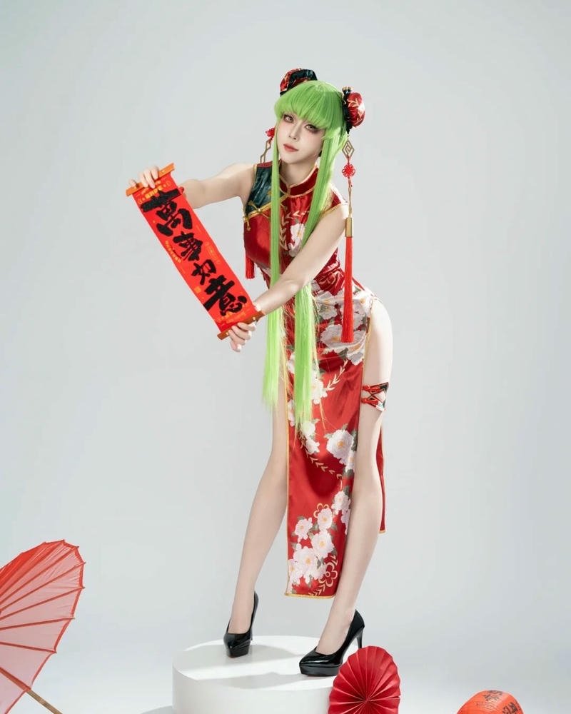 Cosplay Trung Quốc hóa thân hồ ly áo vàng đẹp