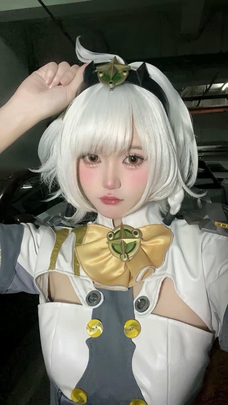 cosplay anime gái xinh mặc váy công chúa