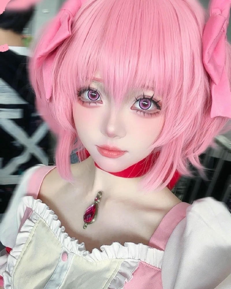 Cosplay cute tạo dáng duyên dáng tự nhiên