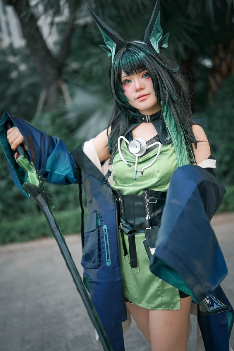 ảnh cosplay cổ điển gam màu nhẹ