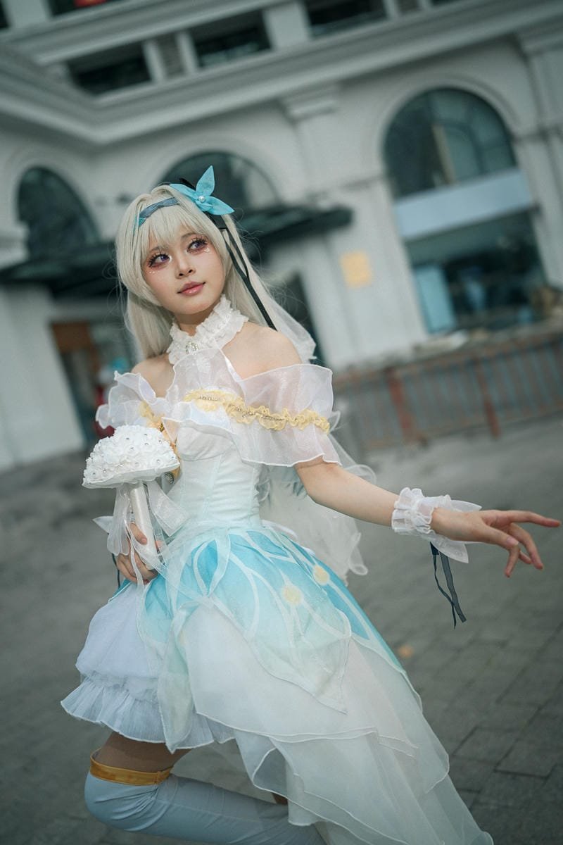 ảnh cosplay độc đáo góc chụp thấp