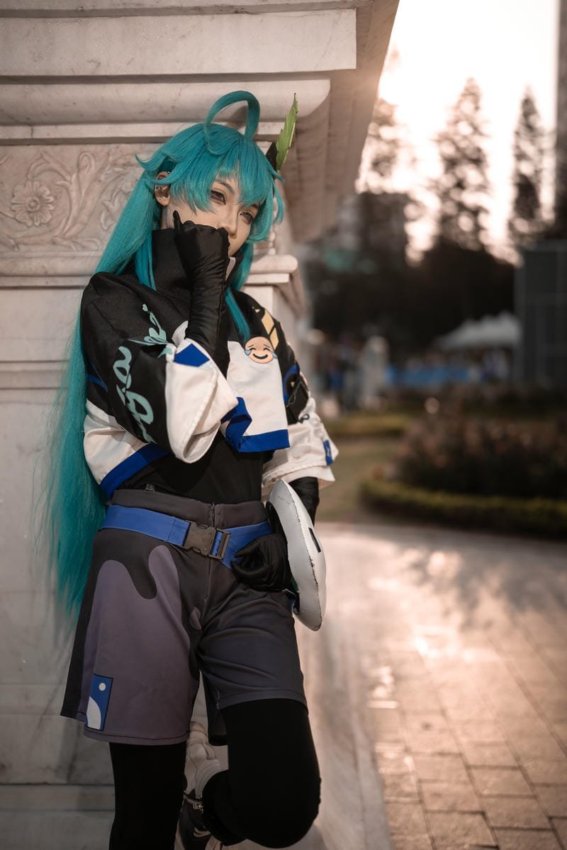 ảnh cosplay phong cách điện ảnh làm nền máy tính