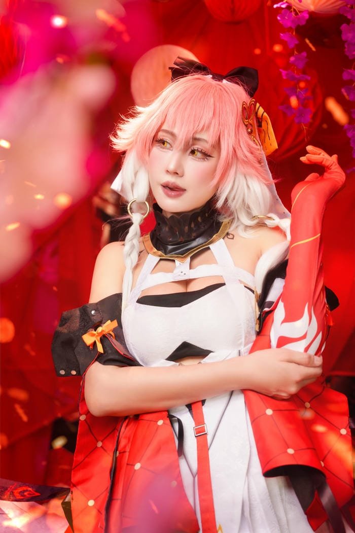cosplay anime tạo dáng phong cách cá tính