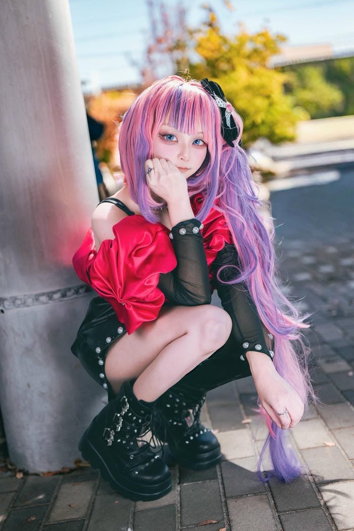 cosplay nhân vật anime biểu cảm sinh động
