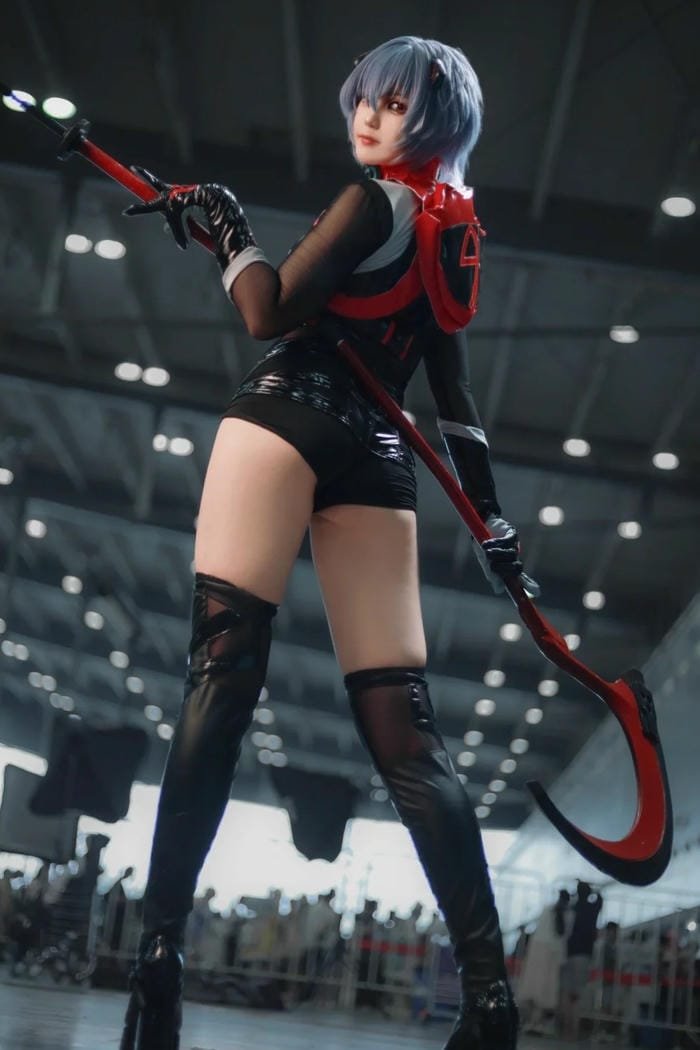 ảnh sexy anime cosplay nhấn mạnh đường nét cơ thể