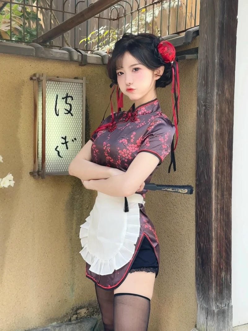 tạo dáng táo bạo thường thấy trong ảnh sexy anime cosplay