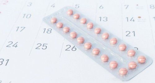 Thuốc tránh thai làm thay đổi nội tiết tố của nữ giới.