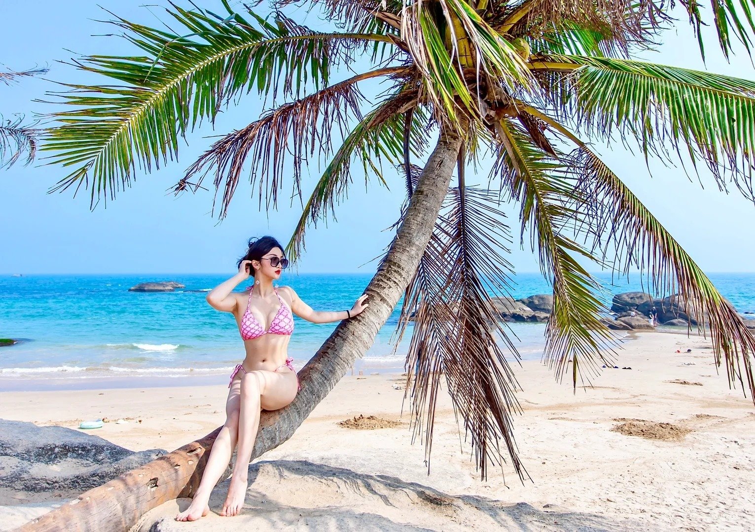 Nữ xinh show vú mịn màng body chuẩn hot girl
