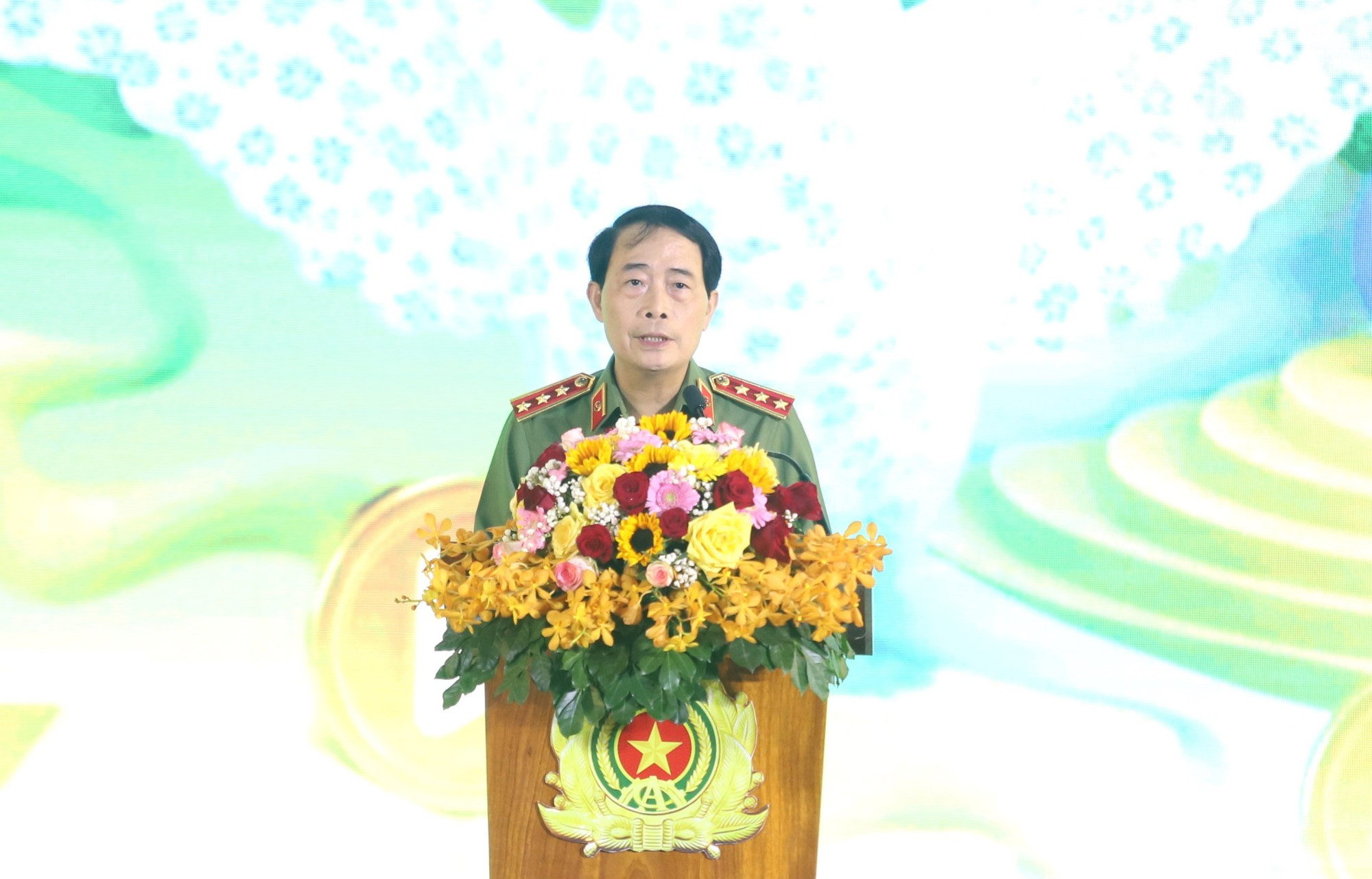 Thứ trưởng Lê Quốc Hùng phát biểu chỉ đạo, chia sẻ thông điệp, truyền cảm hứng và giao nhiệm vụ cho cán bộ, chiến sĩ Công an.