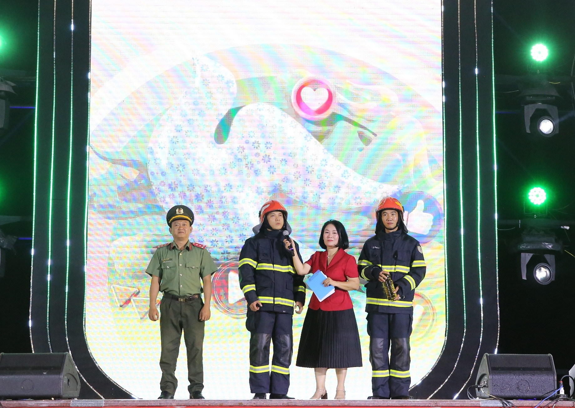 Đại úy Võ Minh Phương, Đại úy Nguyễn Ngọc Hiền và Đại úy Ngô Nguyễn Anh Huy chia sẻ về hành trình từ một tình huống thực tế trở thành một câu chuyện lay động cộng đồng.