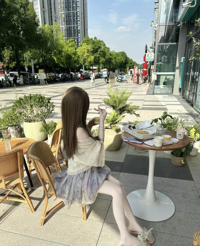 Ảnh chụp chân gái với đôi chân thon đầy nữ tính
