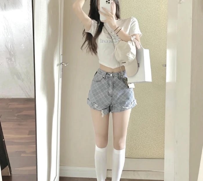 gái xinh chụp ảnh chân tự nhiên