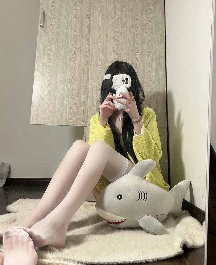 Ảnh chân gái xinh cùng phong cách sexy nhẹ nhàng
