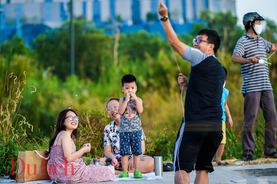 Rực rỡ những cánh diều tung bay ngày gió - 11
