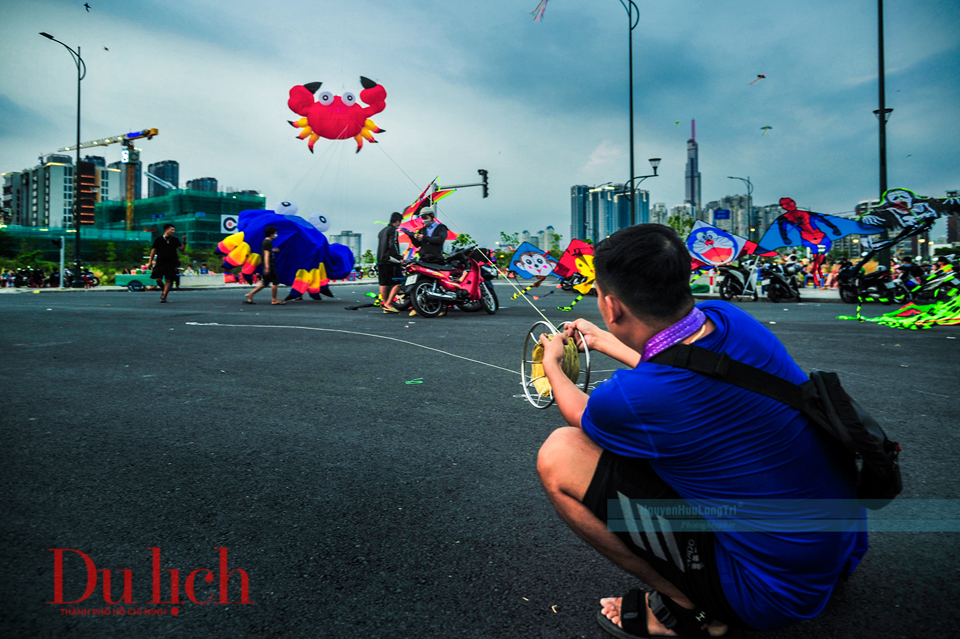 Rực rỡ những cánh diều tung bay ngày gió - 16