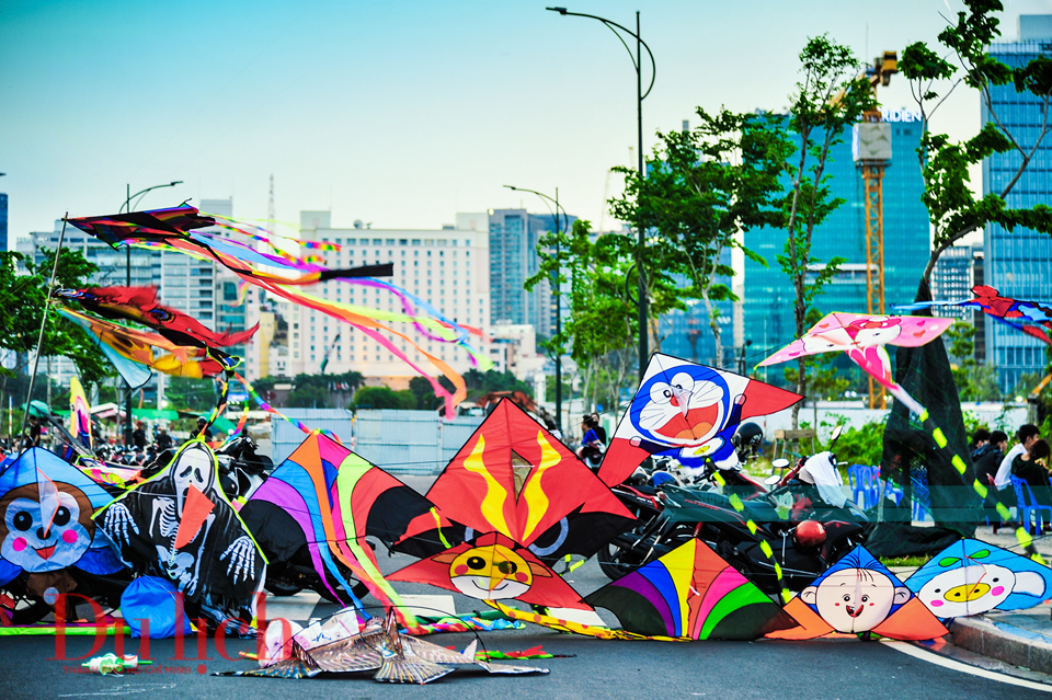 Rực rỡ những cánh diều tung bay ngày gió - 6