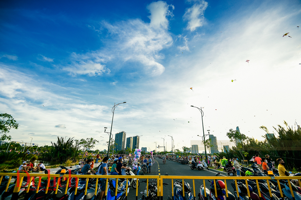 Rực rỡ những cánh diều tung bay ngày gió - 9