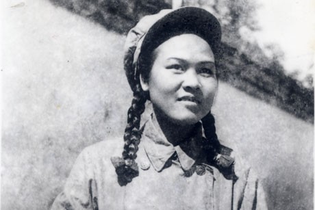 Y tá Nguyễn Thị Hồng Minh, 20 tuổi, từ một nữ sinh Hà Nội đầy bỡ ngỡ đã trở thành nữ chính trị viên