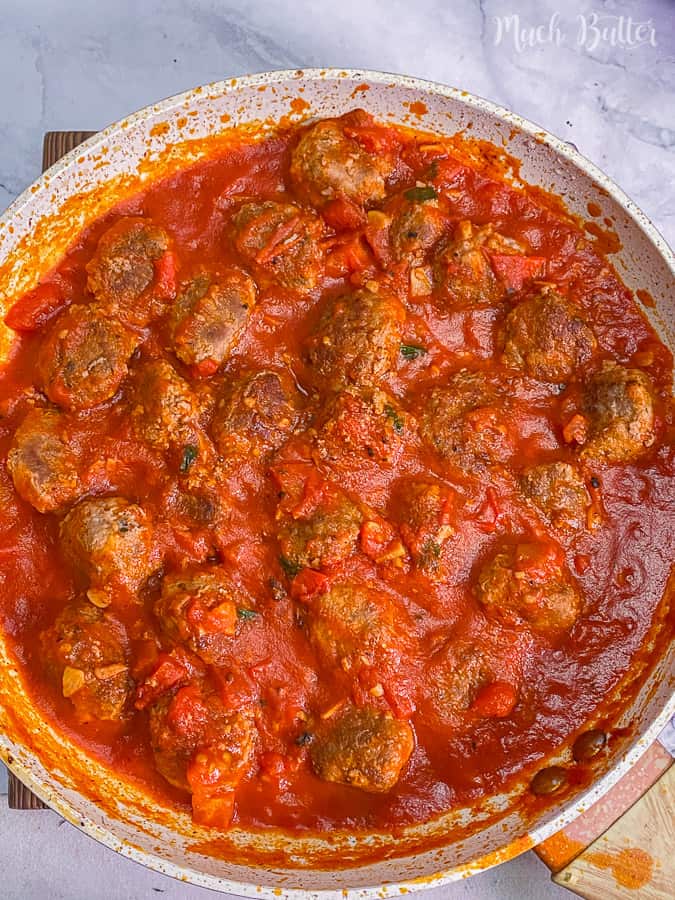Easy and lovely dinner menu with homemade spaghetti and meatball. Perfect combination of spaghetti and meatballs with marinara sauce seriously will make you full of smile!