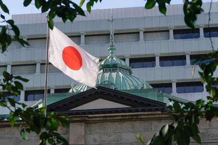 Kẹt trong thế khó, NHTW Nhật sẽ làm gì?