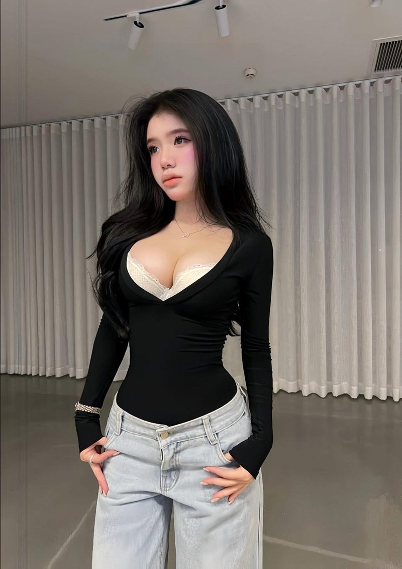 Ngực căng gái xinh khoe vú hot