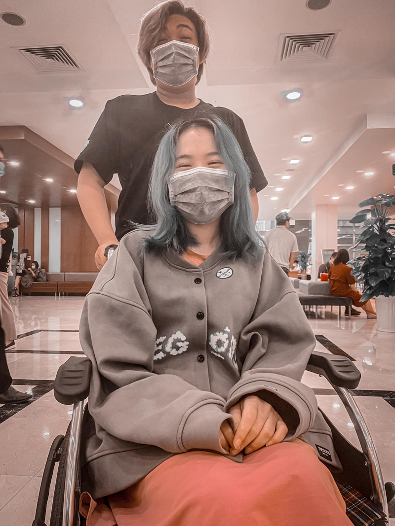 Kairon đã ở bên chăm sóc Mèo Simmy trong thời gian cô nàng điều trị bệnh