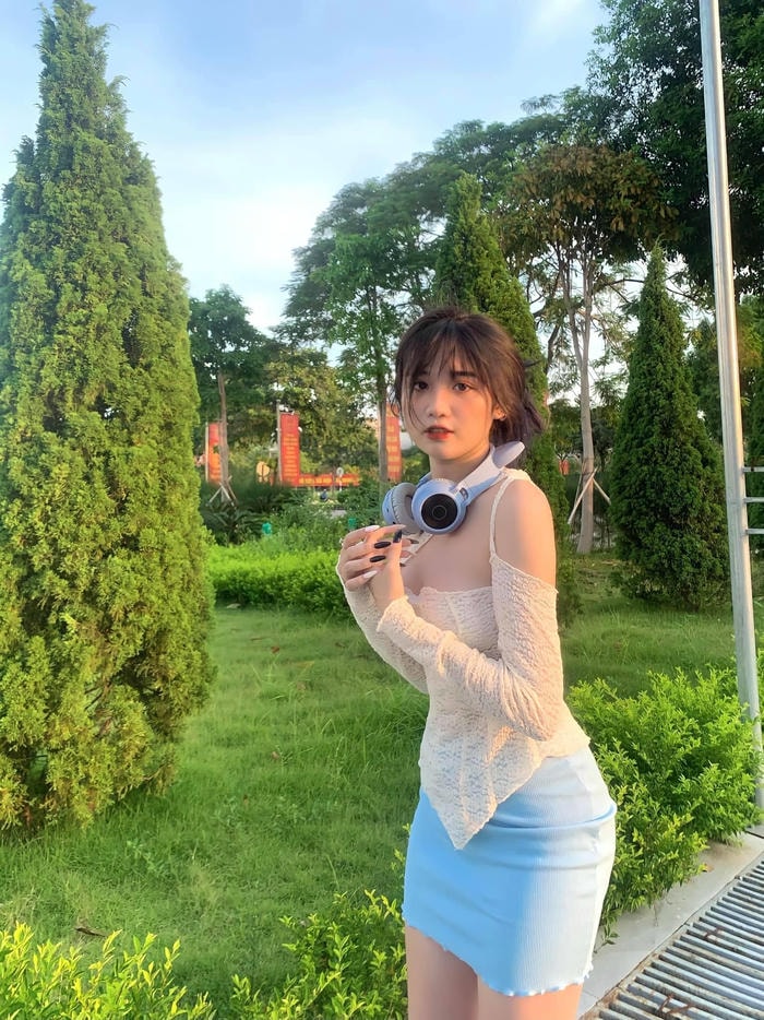 hình ảnh gái xinh mặc đồ thiếu vải biểu cảm đẹp