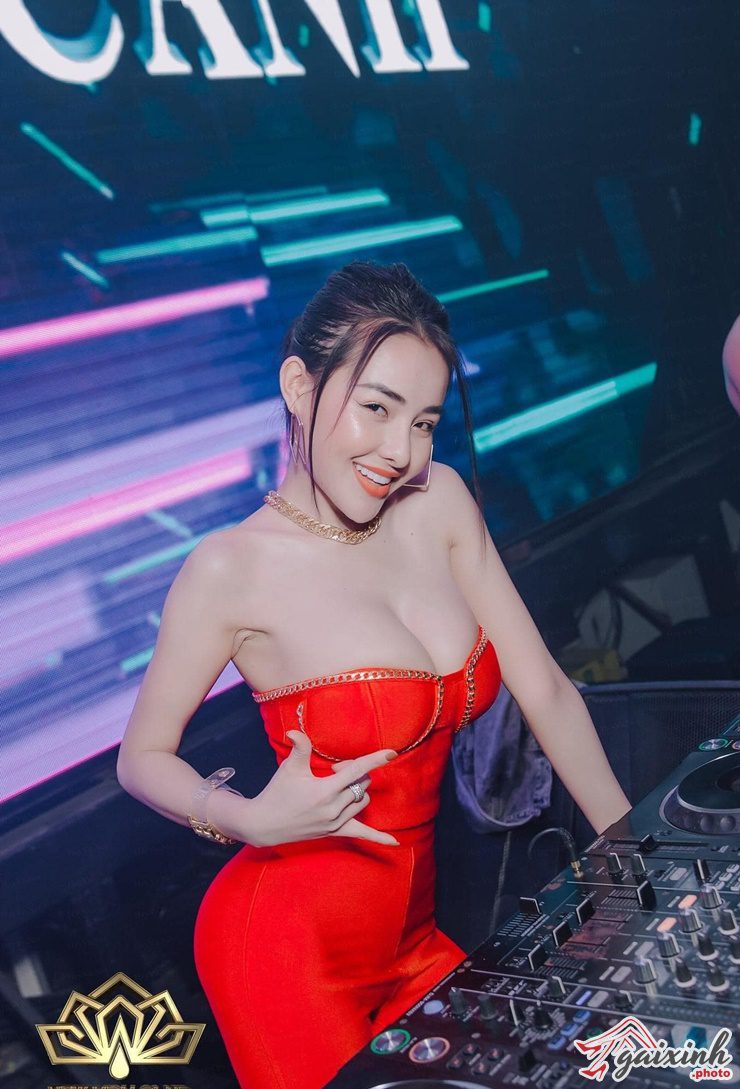 gái xinh vú bự