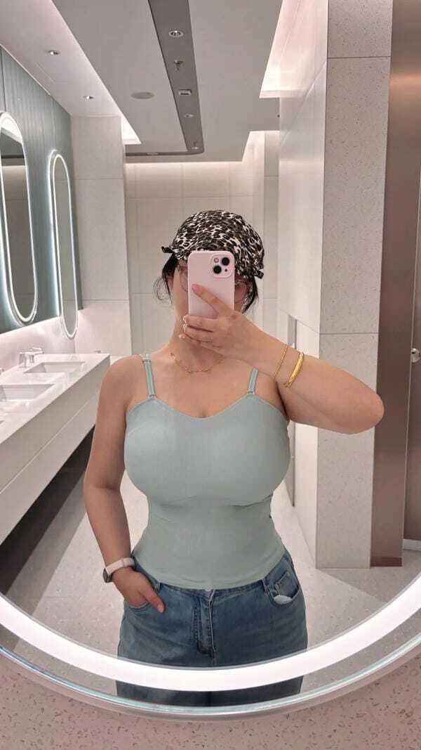 Ảnh gái xinh vú to ánh sáng studio làm nổi bật làn da mịn