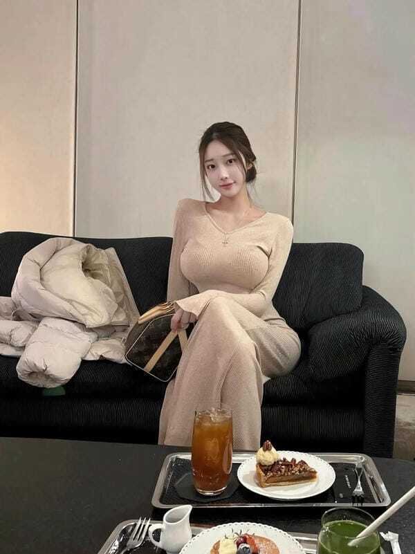 Ảnh gái xinh vú to phong cách fashion hiện đại và quyến rũ
