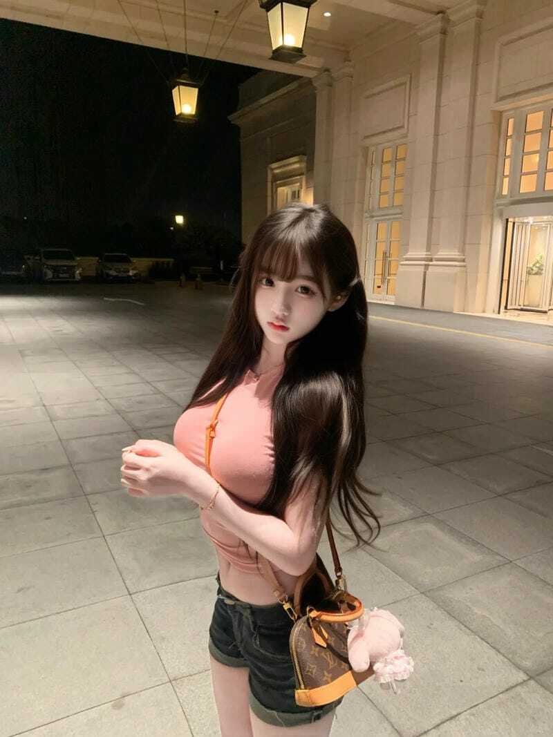 ảnh gái xinh vú to 14