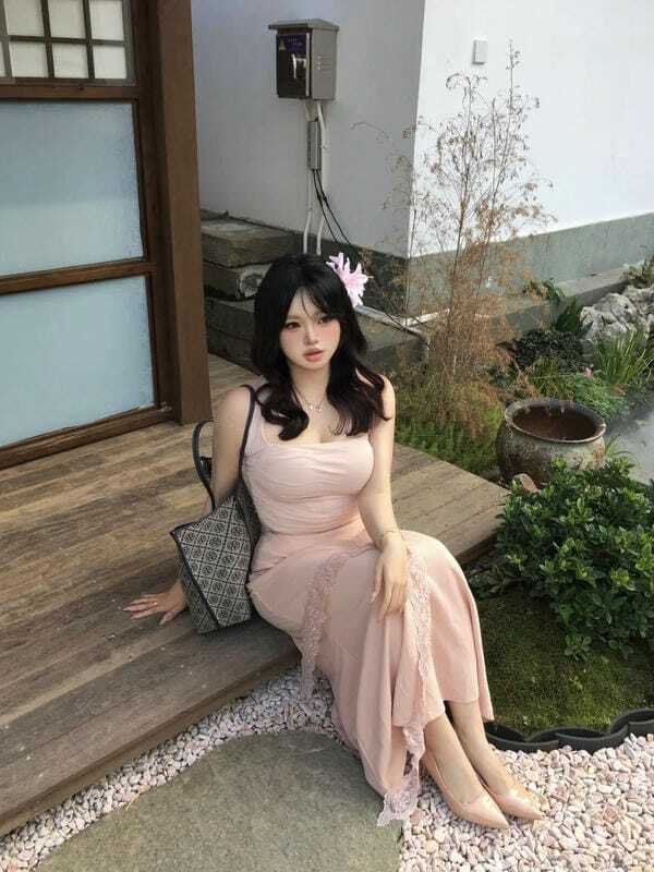 Ảnh gái xinh vú to body chuẩn model trong studio chuyên nghiệp