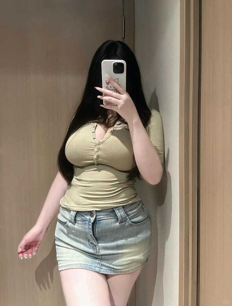 ảnh gái xinh vú to 22