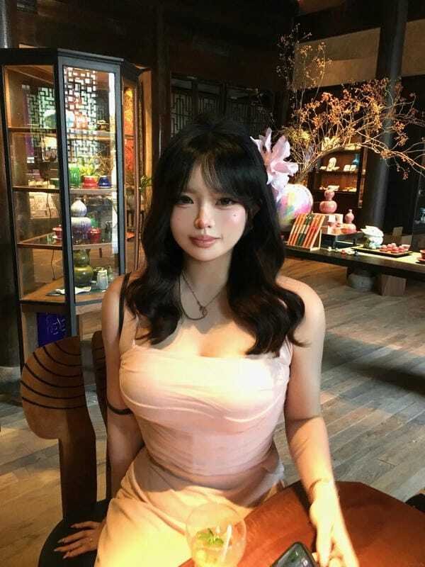 Ảnh gái xinh vú to mặc bikini khoe vòng một căng tròn