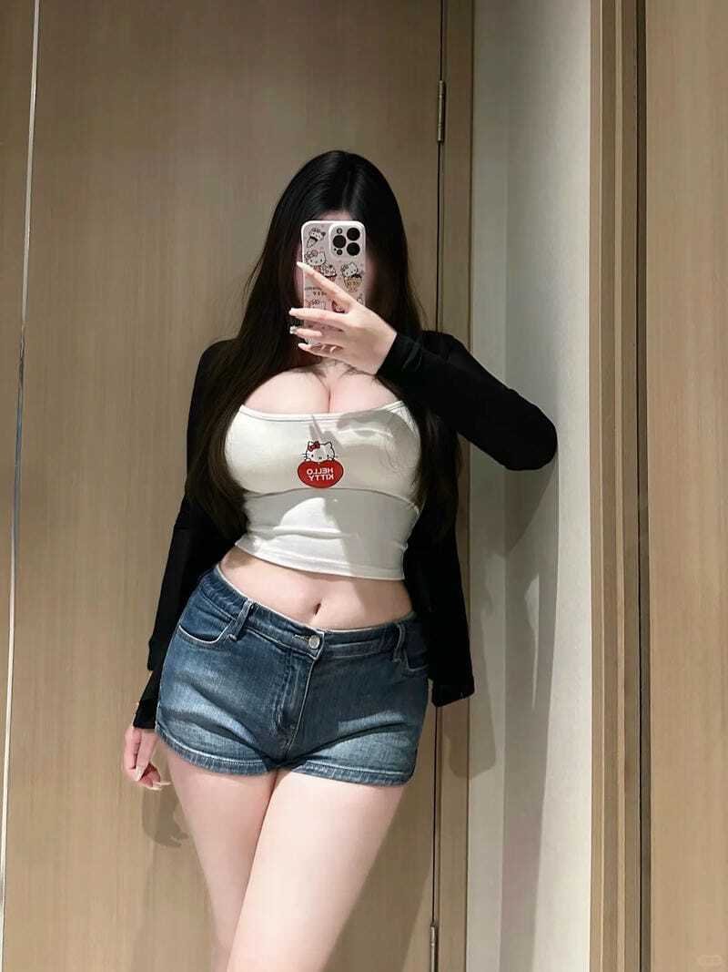 ảnh gái xinh vú to mặc bikini