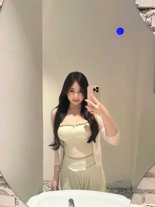 Ảnh gái xinh vú to dáng người chuẩn S line cực kỳ hấp dẫn