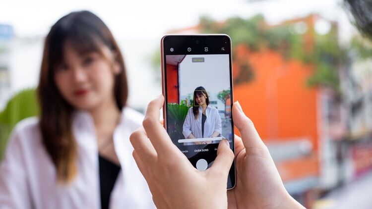 Lựa chọn góc chụp phù hợp với khuôn mặt