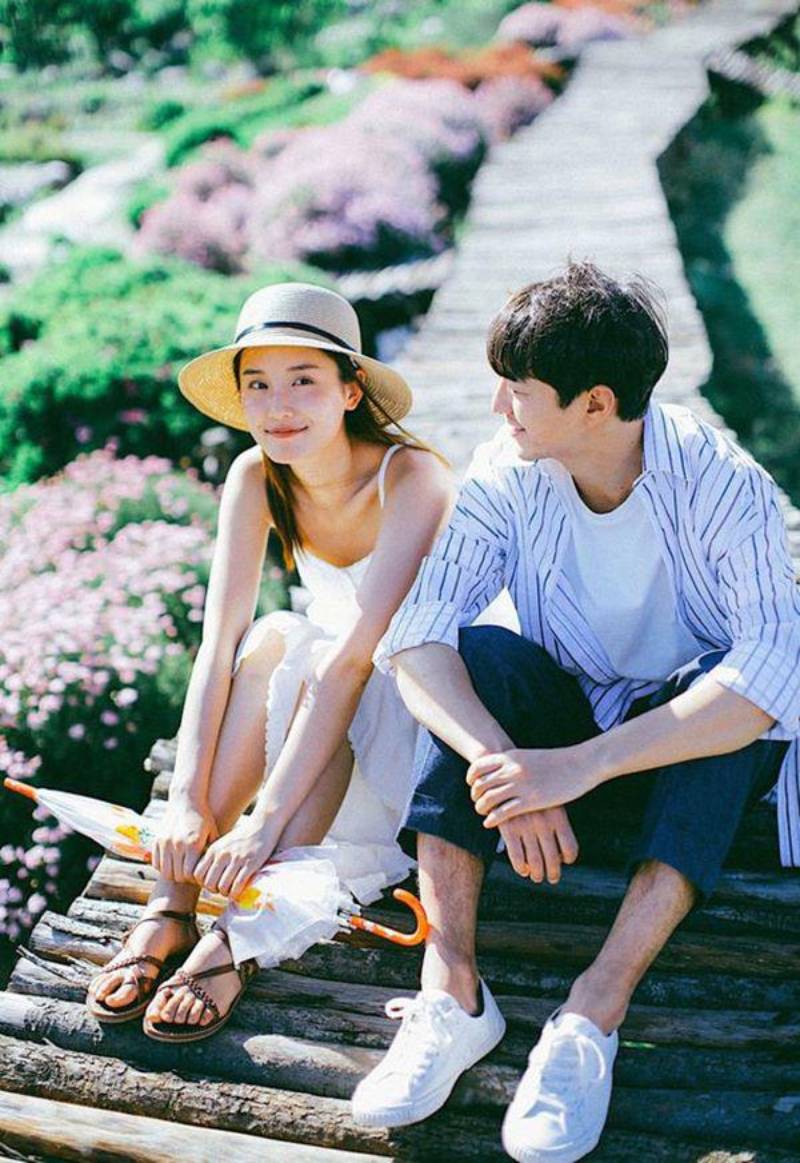 Tạo dáng tự nhiên nhất bắt trọn khoảnh khắc bên nhau ngọt ngào