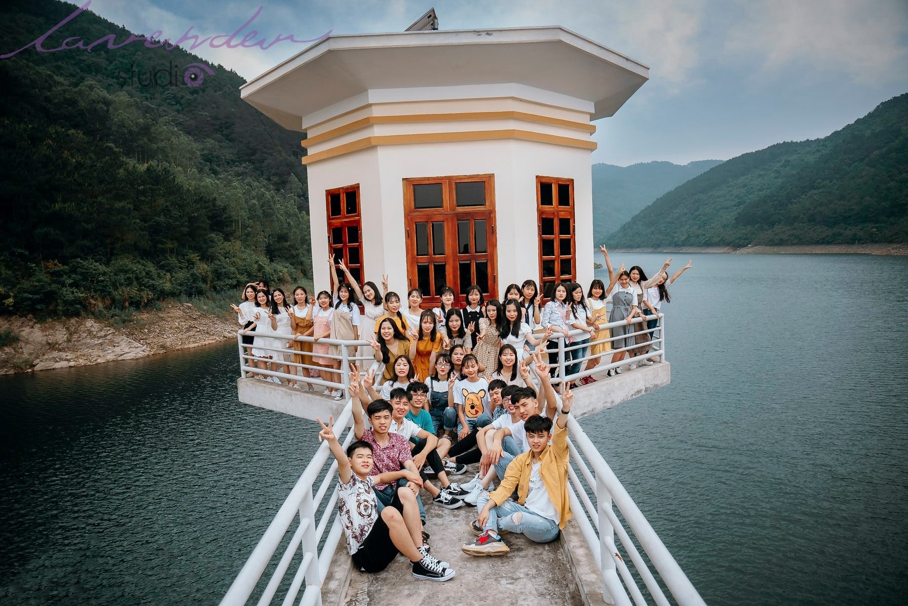 chụp hình kỷ yếu cho học sinh cuối cấp