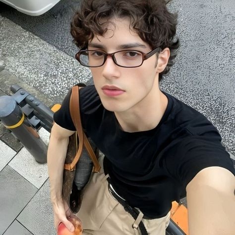 Gợi ý 11 cách chụp ảnh selfie đẹp cho nam