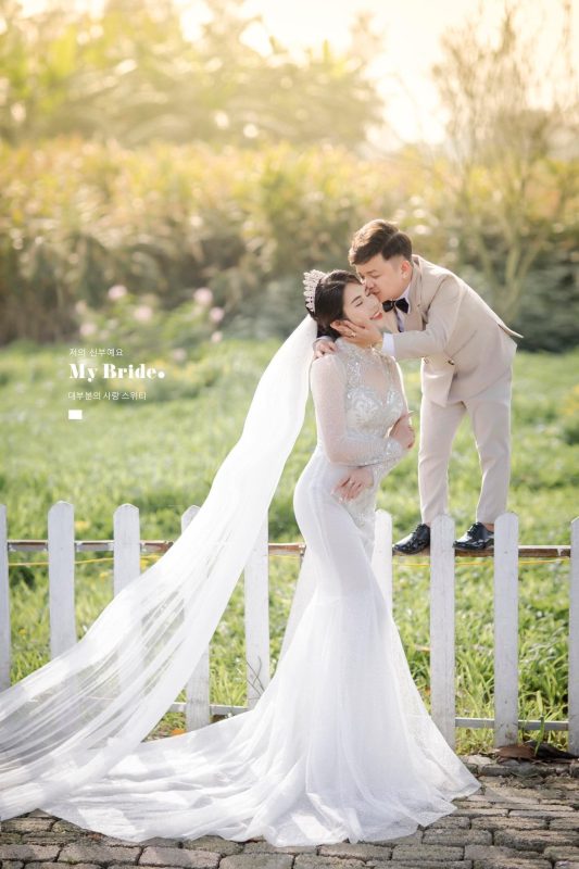 Chuyện tình ngọt ngào của chú rể cao 1m37 và cô dâu 1m62