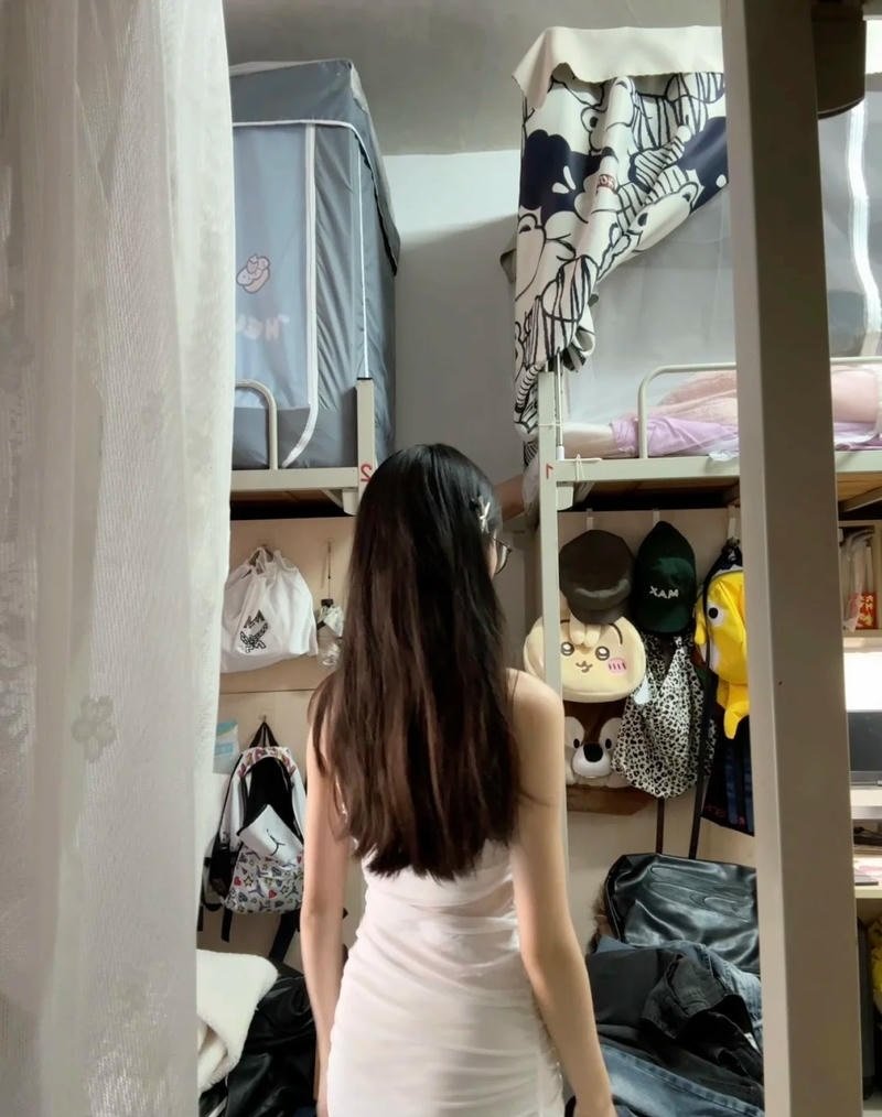 Gái mặc váy trong suốt sướng tê liệt cả người