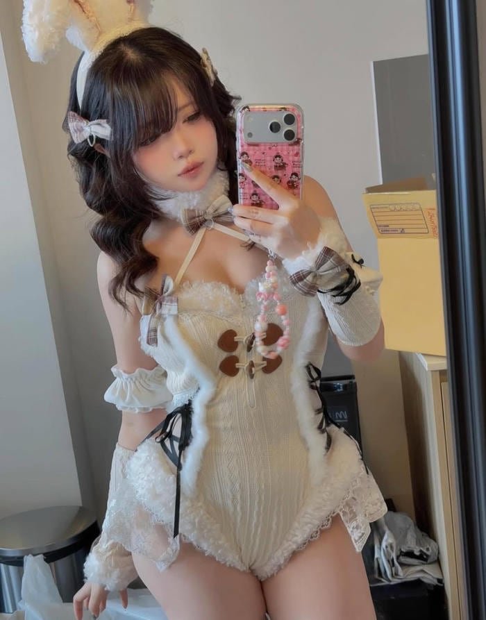 tạo dáng gợi cảm ảnh gái xinh hở hang